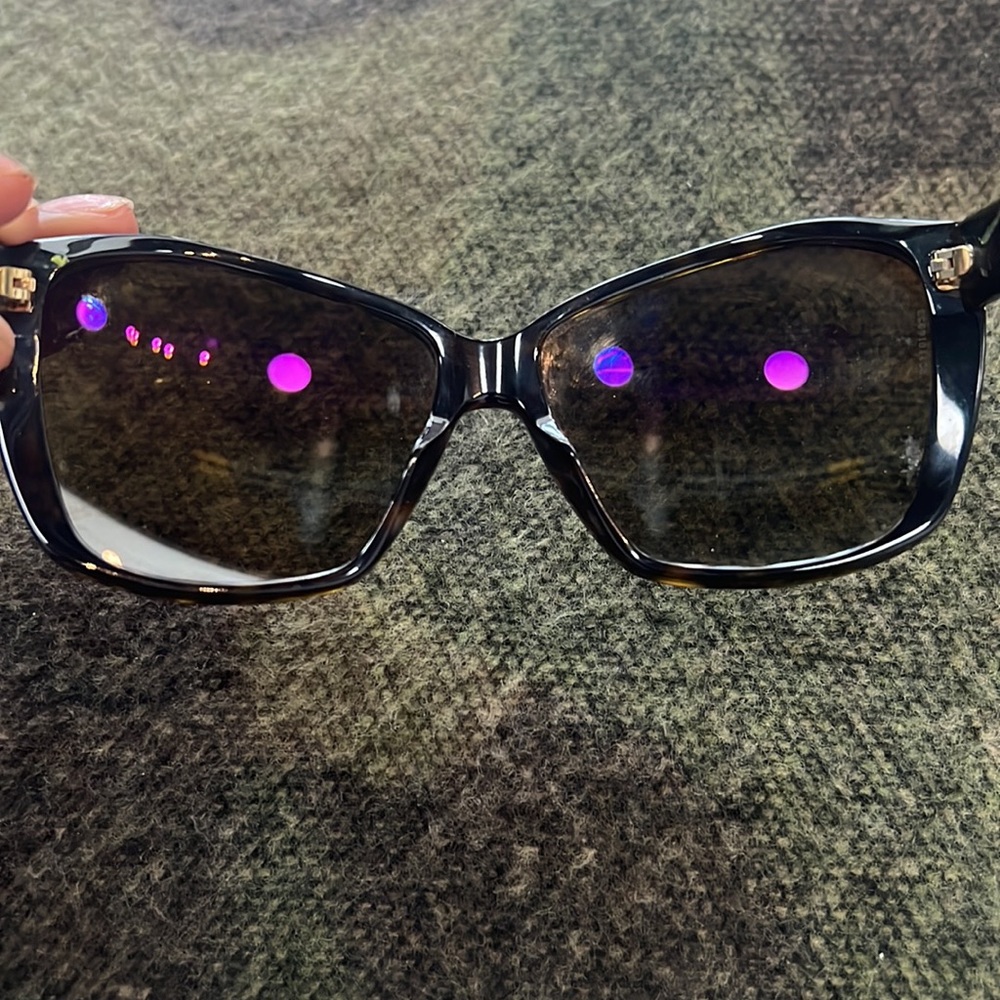 Chanel Sunnies - Picture 4 of 5